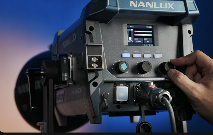 Nanlux Evoke 600c Full Color Nebula 8 Spot Light Nanlux Evoke 600c Full Color Nebula 8 Spot Light