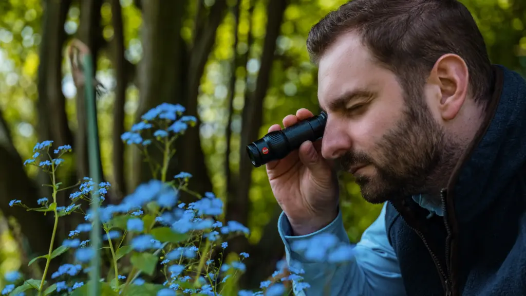 Compact Binoculars Compact Binoculars