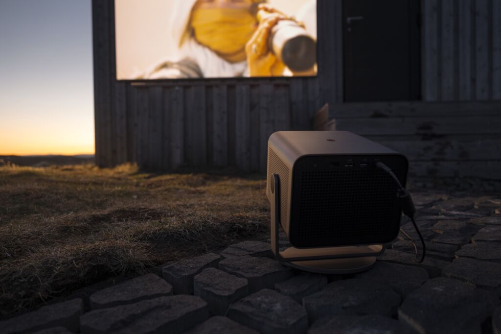 Leica Cine Compact 1 Mini Projector Leica Cine Compact 1 Mini Projector