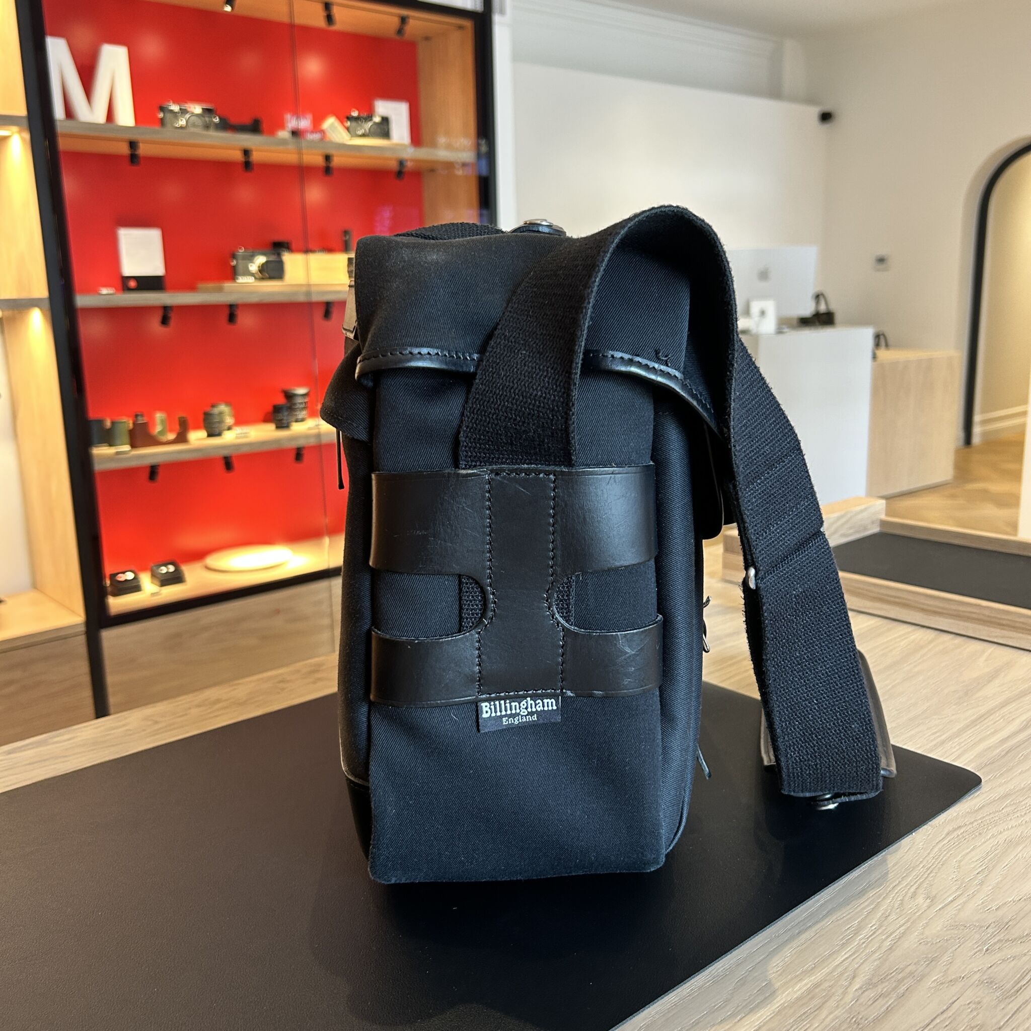 Hadley Large Pro Black Second Hand