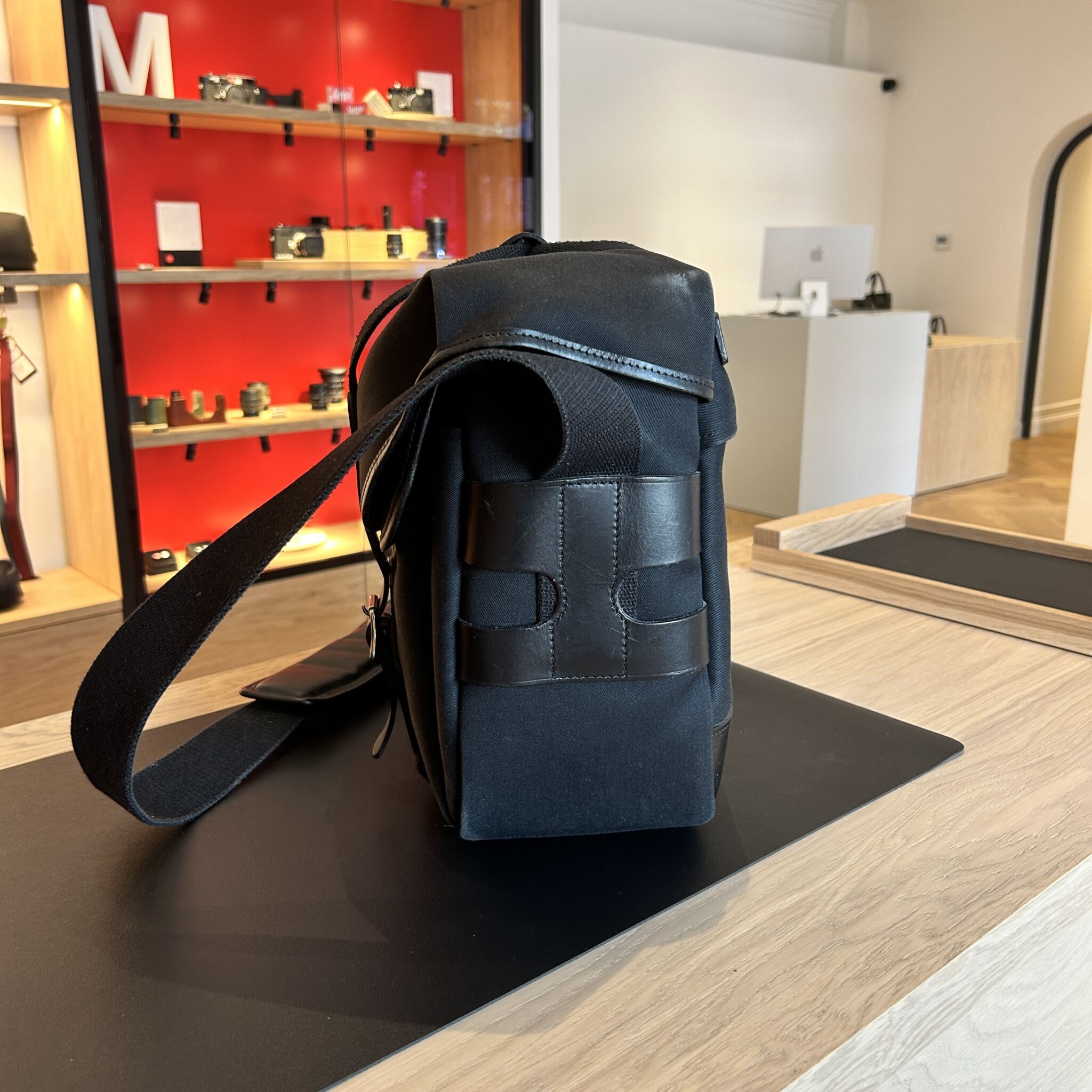 Hadley Large Pro Black Second Hand
